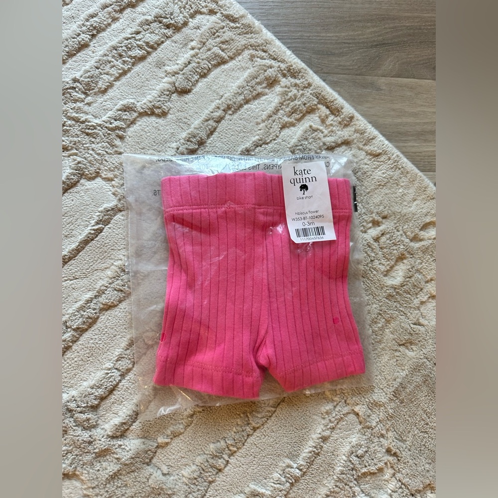 NWT Kate Quinn, bike shorts 0 to 3 months – hibiscus flower